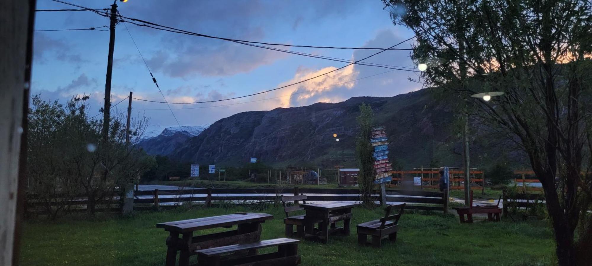 Hostel Las Cuatro Estaciones Эль-Чальтен Экстерьер фото